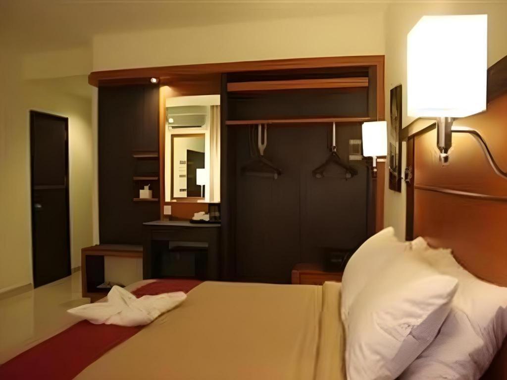 Travello Hotel Manado Dış mekan fotoğraf