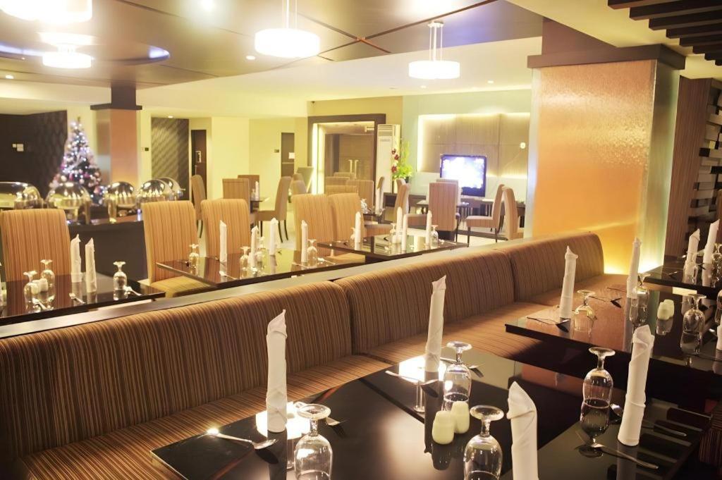Travello Hotel Manado Dış mekan fotoğraf